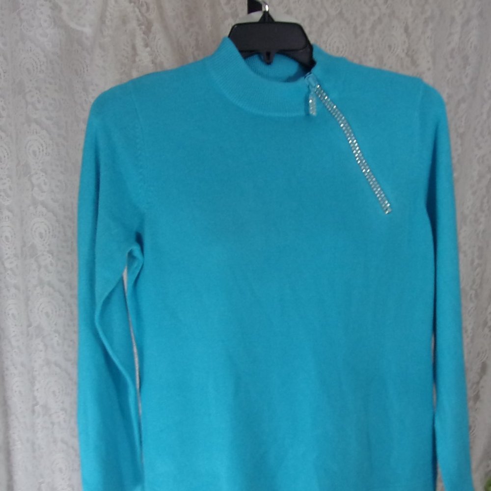 Hampshire Studio Turquoise Sweater Bling Closure  Size L
